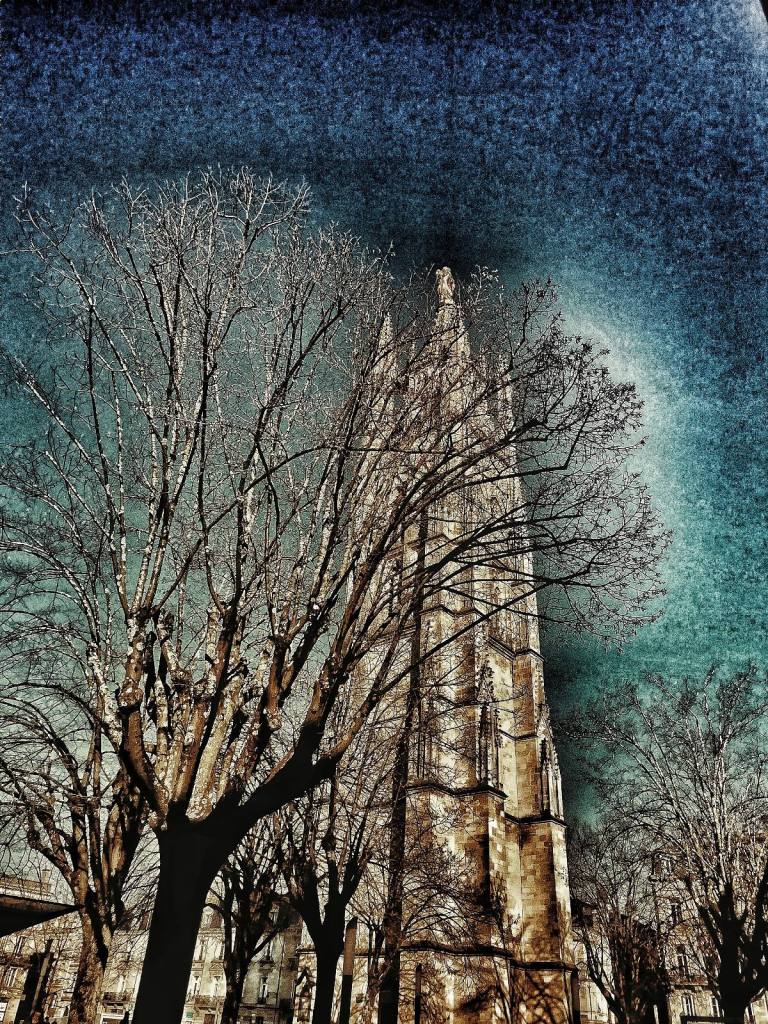 Photo retouchée - Cherchez la Vierge